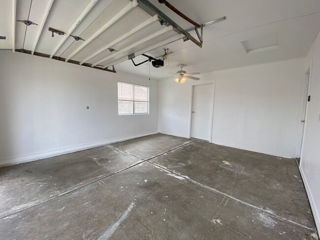 Building Photo - 6582 W Hershey Wy