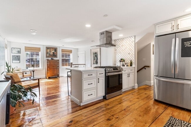 Building Photo - 8 Osborne St