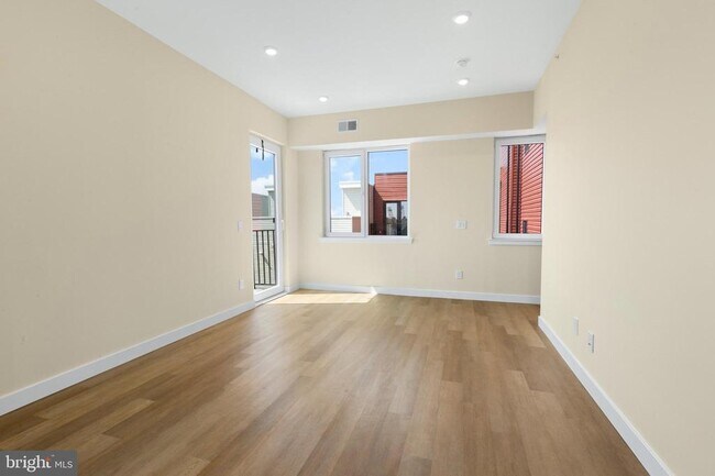 Building Photo - 1701 S 4th St