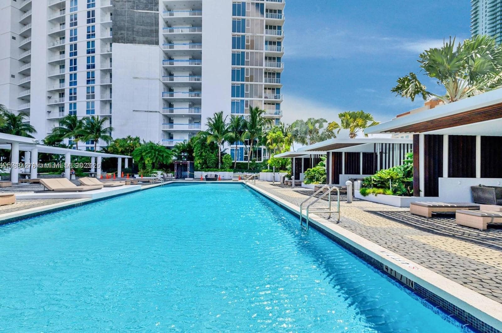 Building Photo - 2020 N Bayshore Dr