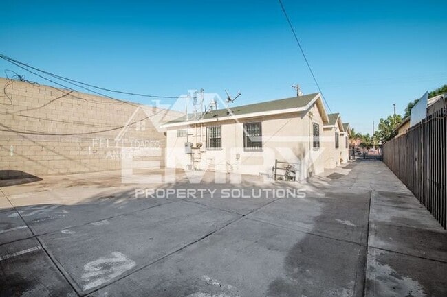 Building Photo - 1 Bed 1 Bath Home for Rent Holmes Ave Los Angeles CA 90054