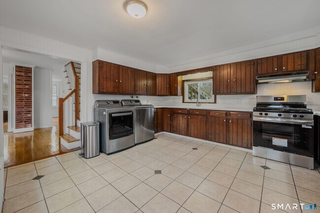 Building Photo - 24 N Main St