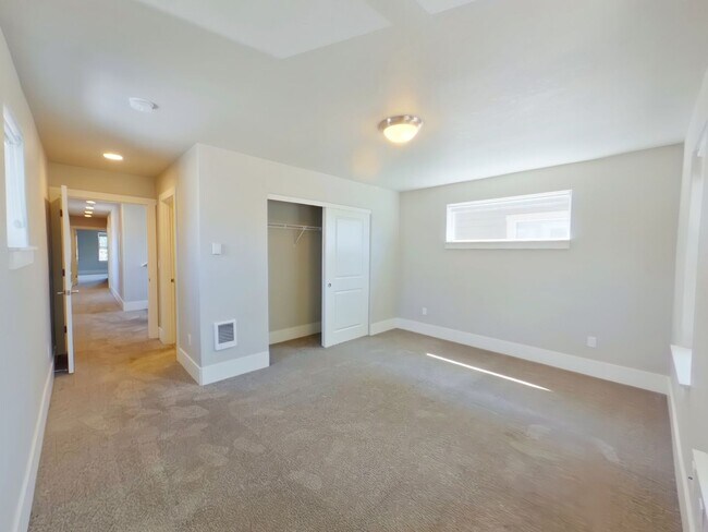 Building Photo - 335-337 NW 18th St.