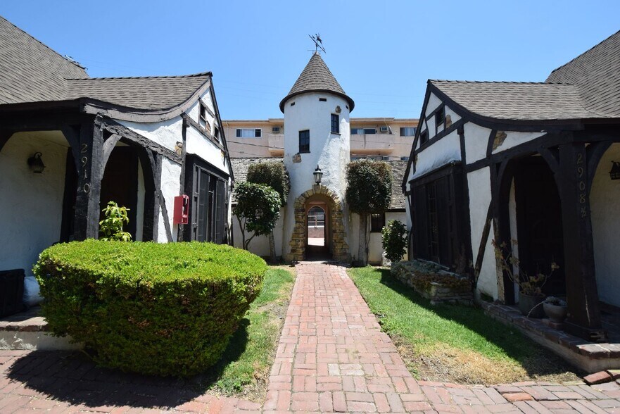 Primary Photo - 2906 Griffith Park Blvd