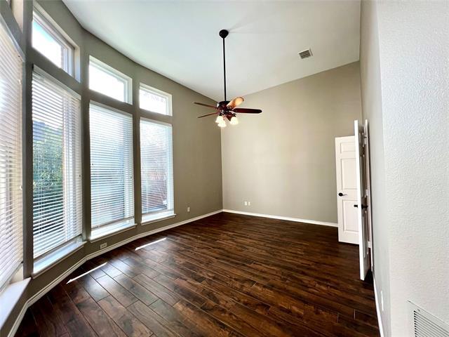 Building Photo - 615 Fallbrook Dr