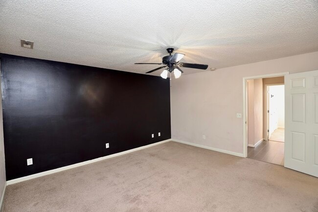 Building Photo - 2605 Turningleaf Ln