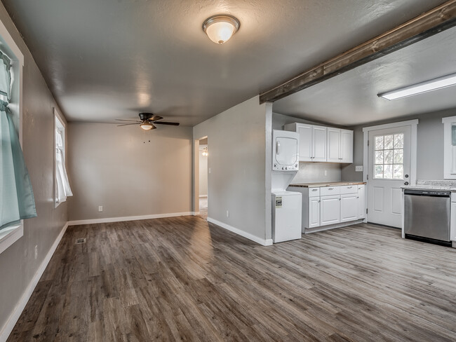 Building Photo - 1238 Iowa St