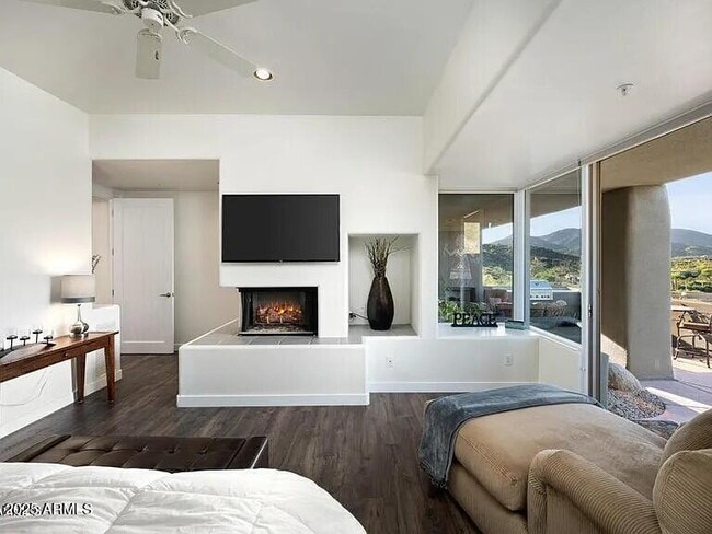 Building Photo - 9898 E Graythorn Dr