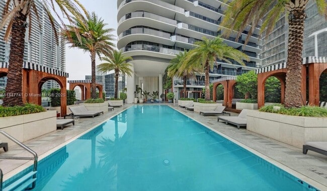 Building Photo - 801 S Miami Ave