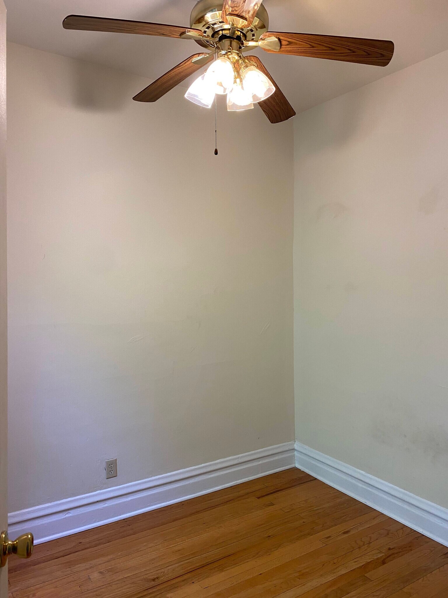 Bedroom - 6307 n Wayne ave