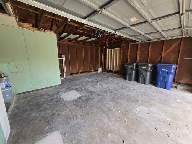 Building Photo - 433 Clearfield Dr