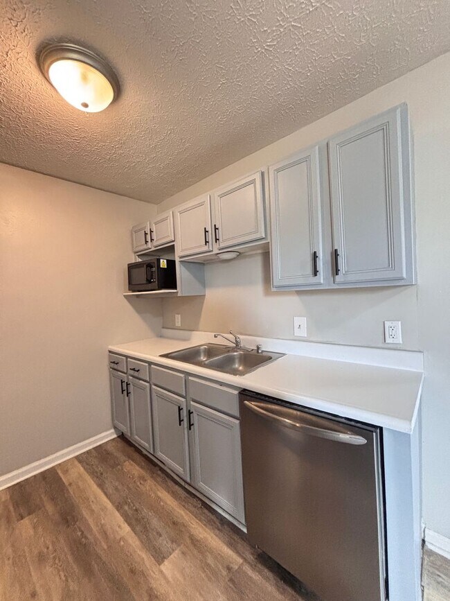Building Photo - River Valley Apartments