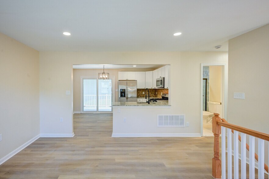 Building Photo - 3714 Pinewood Ave