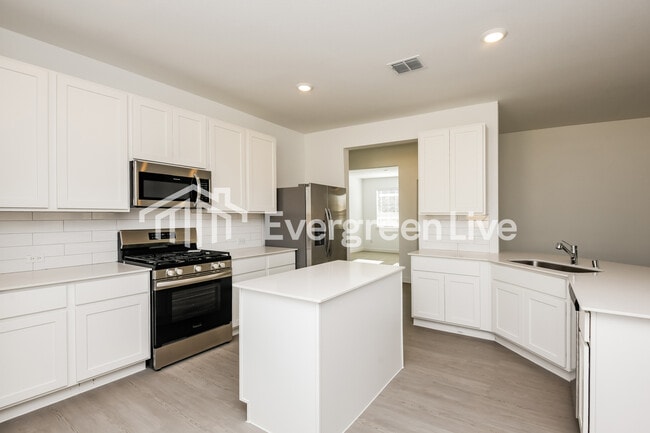 Building Photo - 209 Pine St