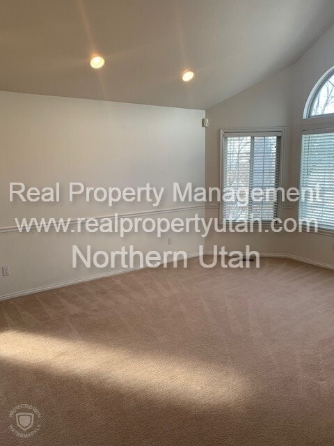 Building Photo - 5 Bedroom Home Centrally Located In Fruit ...
