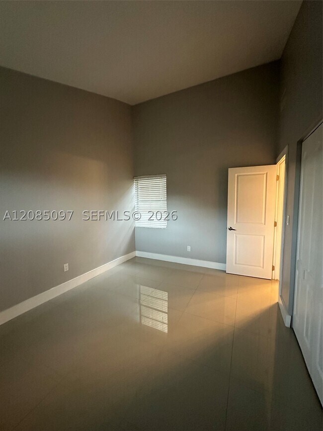 Building Photo - 14357 Kendale Lakes Dr