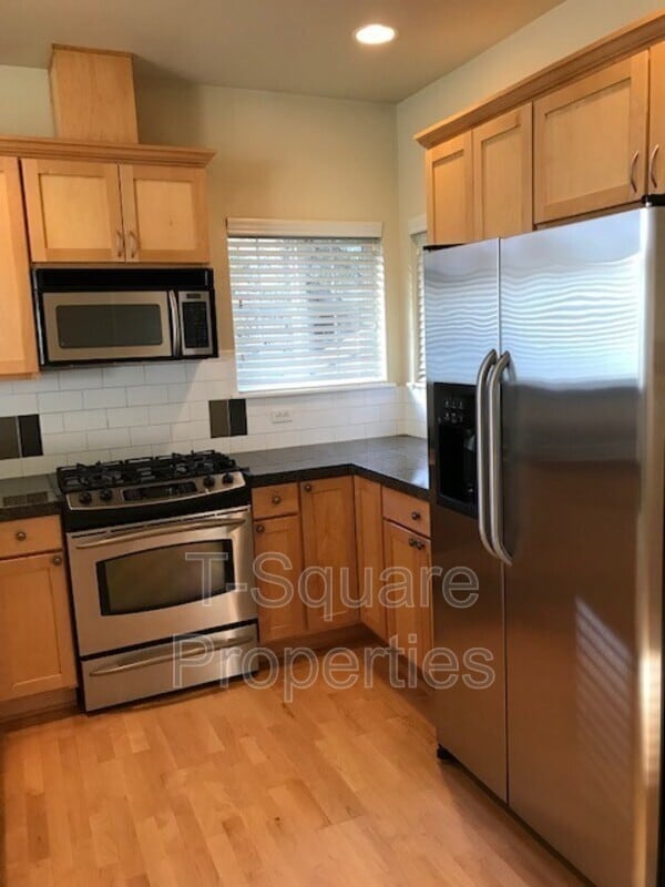 Building Photo - 13824 N Creek Dr