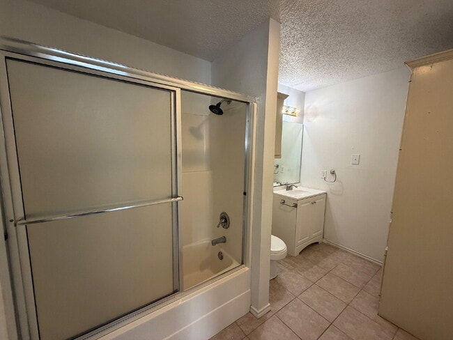 Building Photo - Modern Flair Three Bedroom Home Near Dunbar!