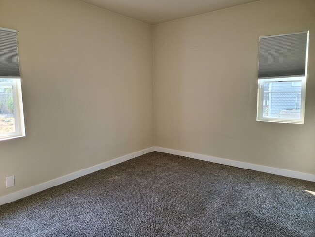 Building Photo - Beautifully Updated South Tacoma 3 Bedroom