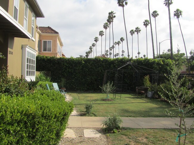 Shared front yard - 1312 S Victoria Ave