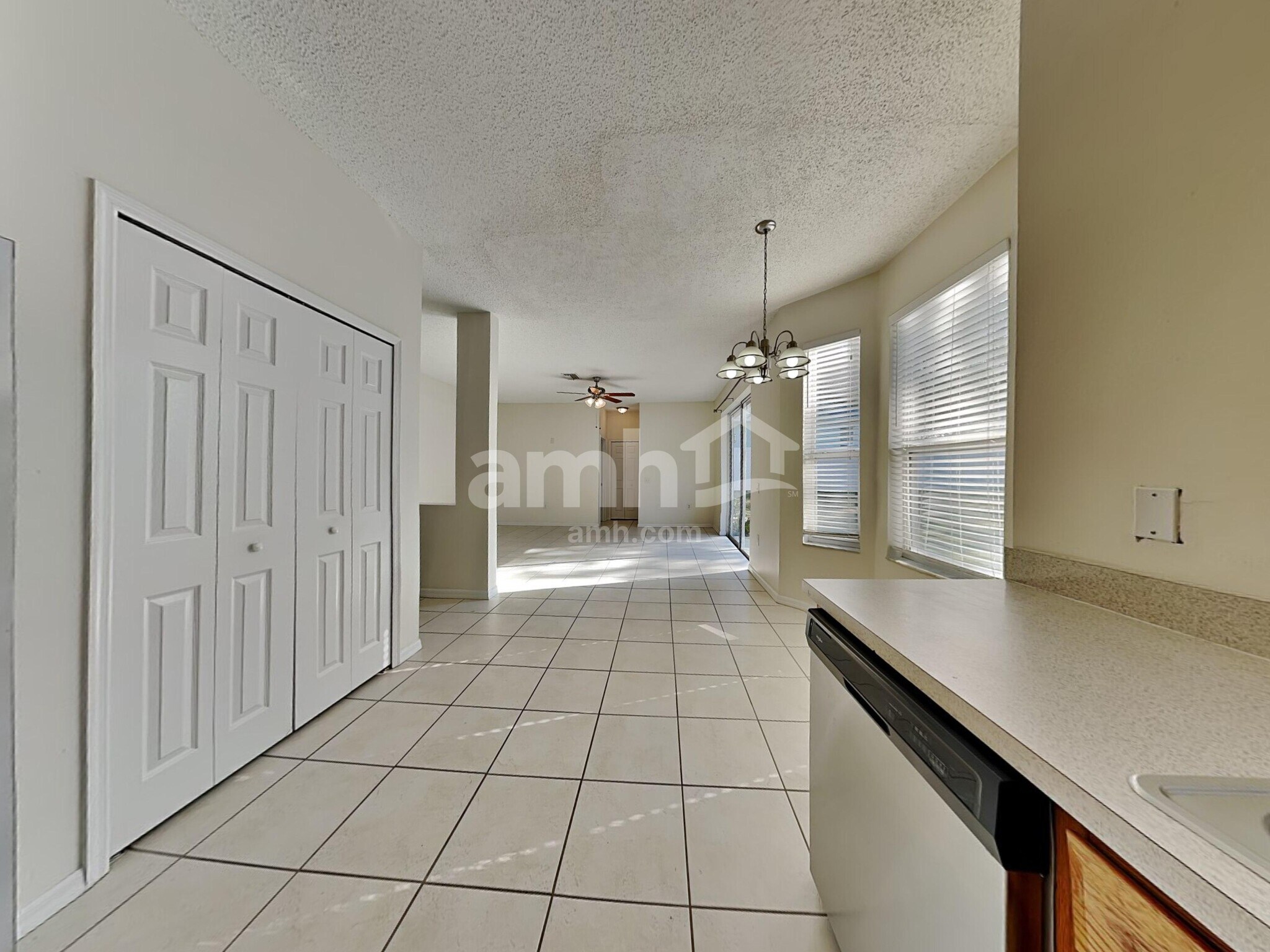 Building Photo - 607 Grand Canyon Dr