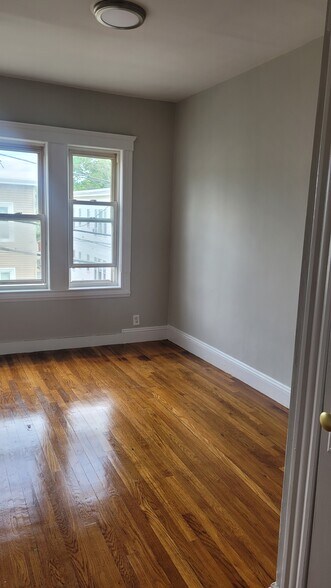Building Photo - 258 Vine St