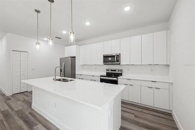 Building Photo - 16904 SW 30th Avenue Rd