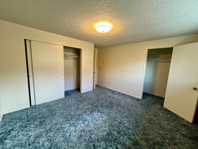 Building Photo - Edgewood Triplex
