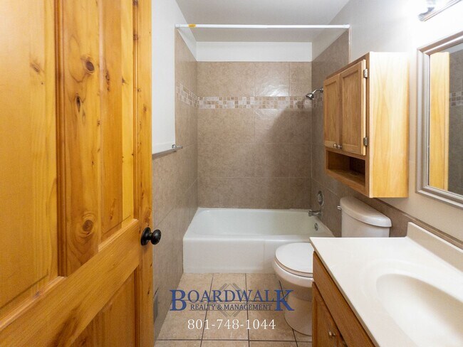 Building Photo - 1781 Lincoln Ln