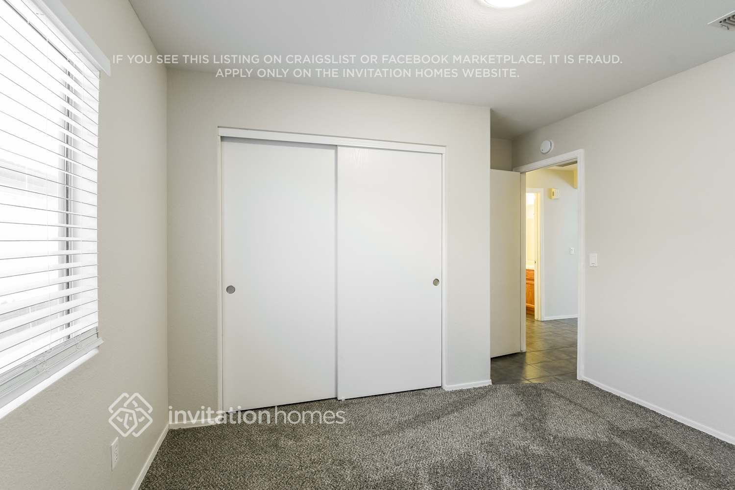Building Photo - 2237 E Aire Libre Ave