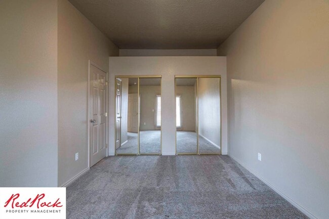 Building Photo - Dog Friendly! Great 2 Bedroom, 2 Bathroom ...