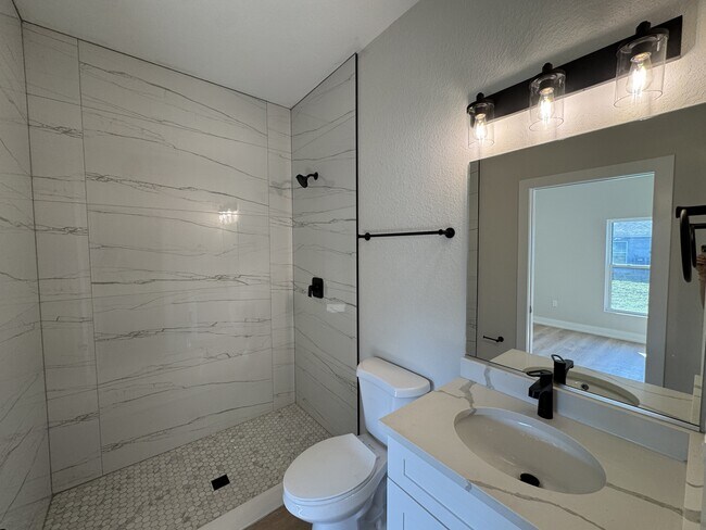 Building Photo - 2022 Dorion St