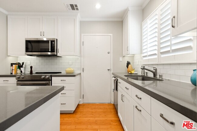 Building Photo - 1525 Hayworth Ave