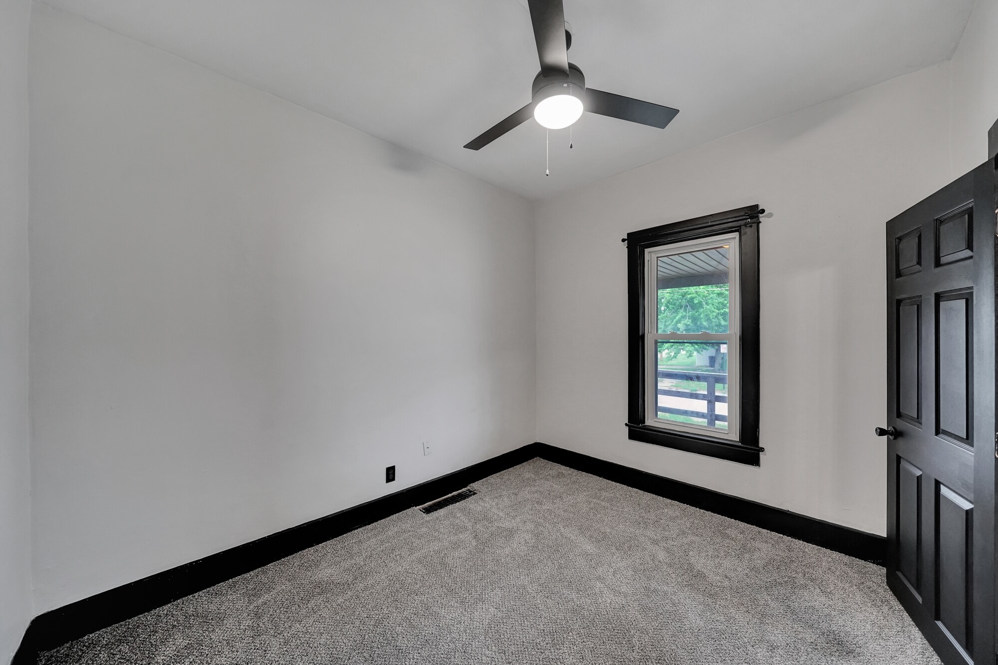 Building Photo - 705 New Hampshire St