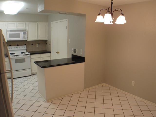 Building Photo - 10406 Shadow Bend Dr
