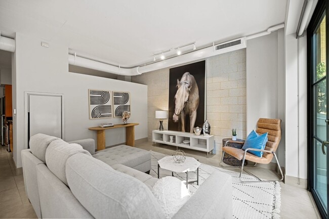 Building Photo - Logan Circle Condo | 1 Bed | 1 Bath | 885 Sf | Large Private Patio | 1 Garage Parking Space