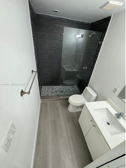 Building Photo - 820 15th St