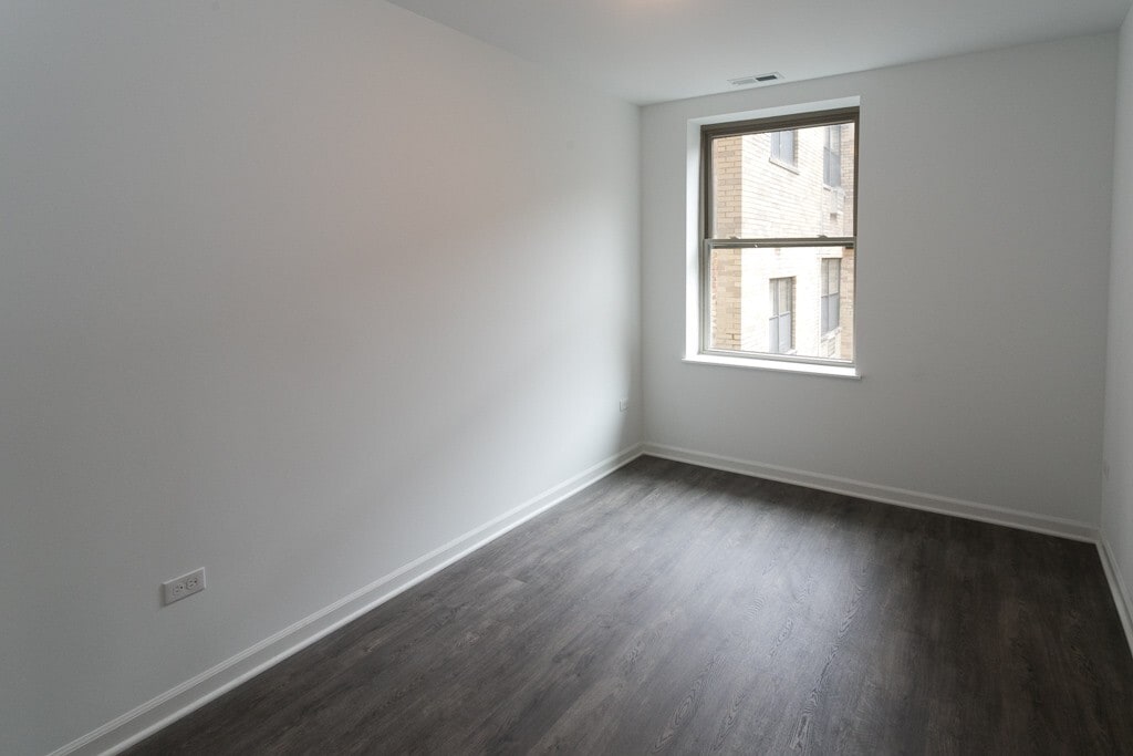 Building Photo - 940 W Winona St