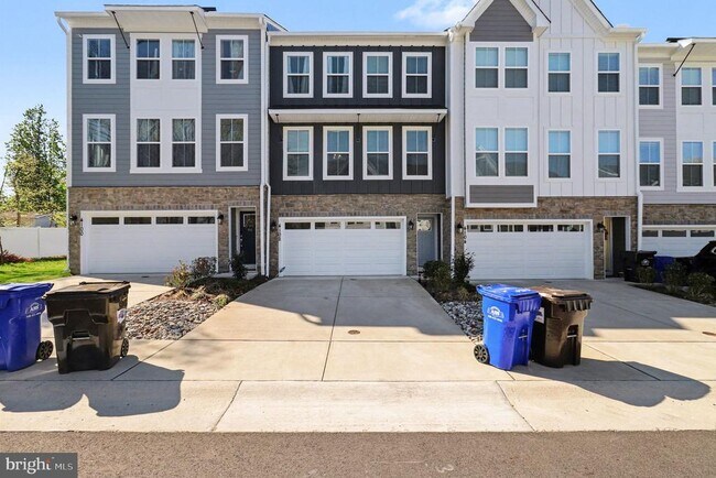 Building Photo - 4102 Bolton Ct