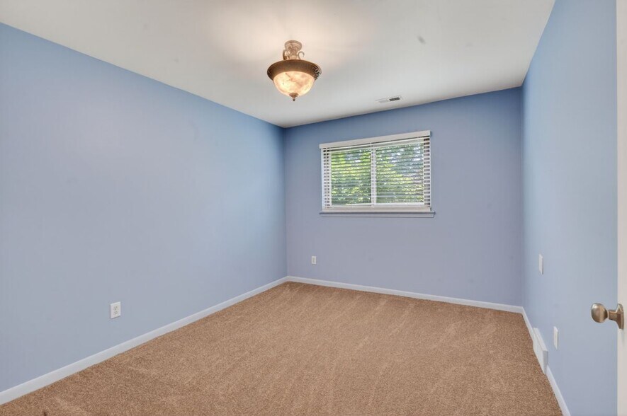 Building Photo - 10228 Nancys Blvd