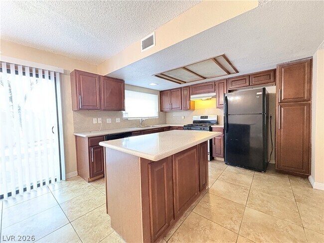 Building Photo - 2670 Sumac Ln