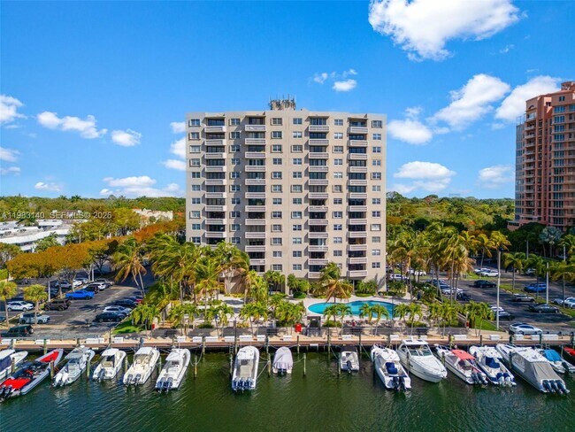 Building Photo - 90 Edgewater Dr