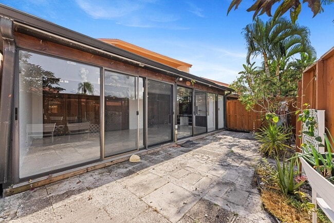 Building Photo - 5371 Stonybrook Dr