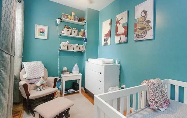Building Photo - Charming Rowhouse Retreat in the Heart of DC!