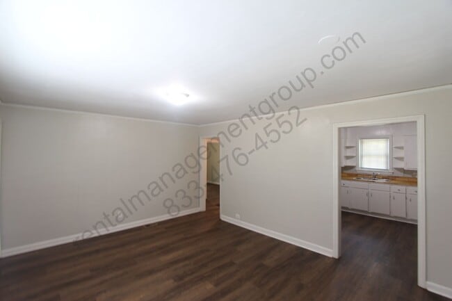 Building Photo - New On The Market with Fresh Updates!!