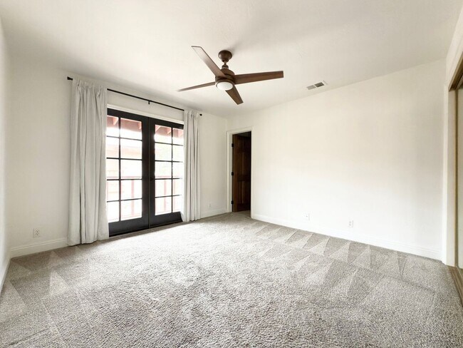 Building Photo - Beautiful Townhome on The Legends Golf Cou...