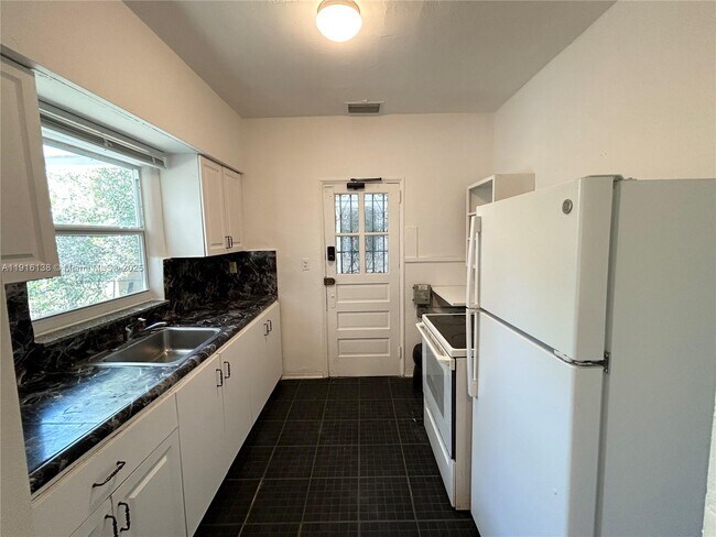 Building Photo - 48 NW 39th St