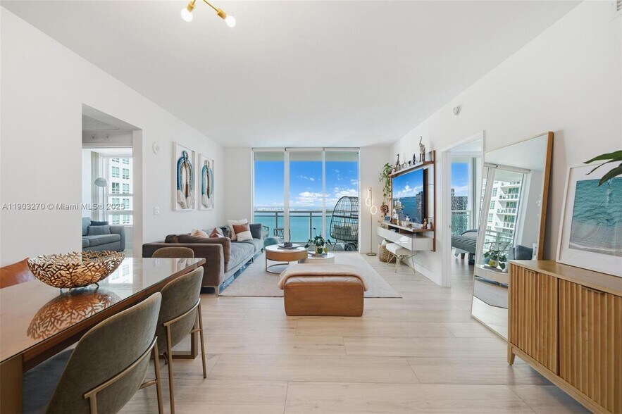 Building Photo - 951 Brickell Ave