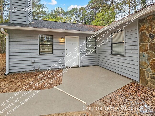 Primary Photo - Stylish 3-Bedroom, 2-Bath Ranch Duplex in ...