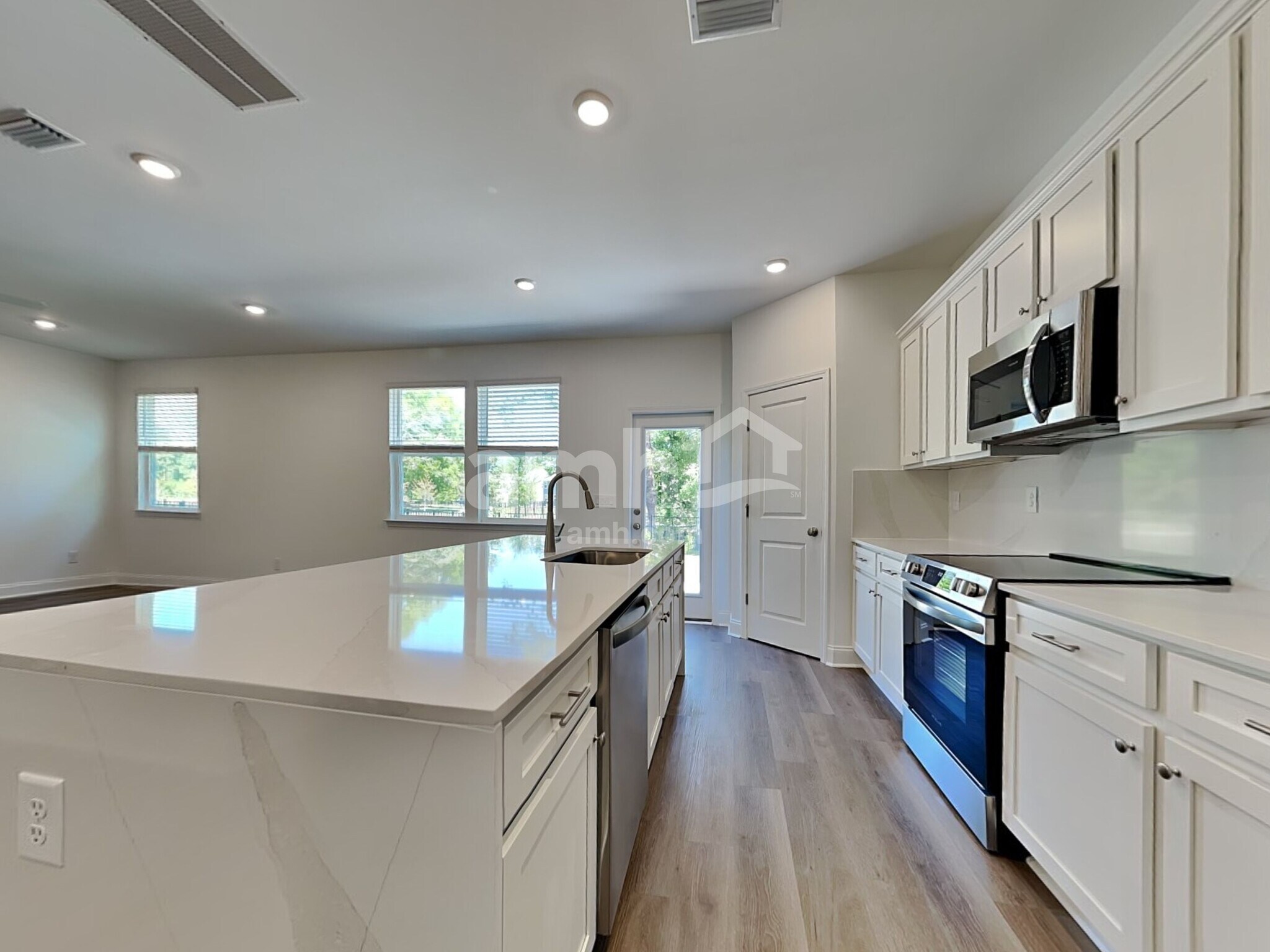 Building Photo - 102 Bellows Bnd